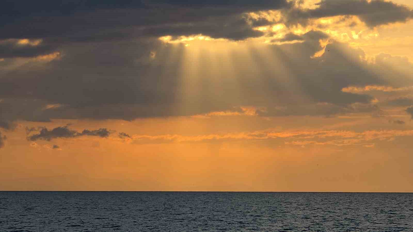van golunde gorsel solen gunbatimi ve gunes huzmeleri buyuledi 0 sE6ItGd7