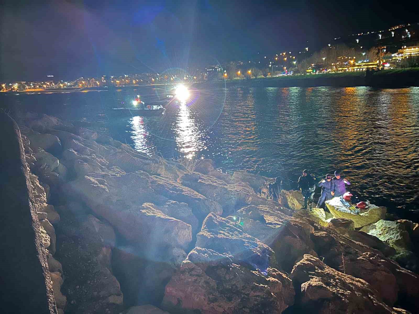 van golune dusen sahis icin kurtarma seferberligi 4 q7APOCgi