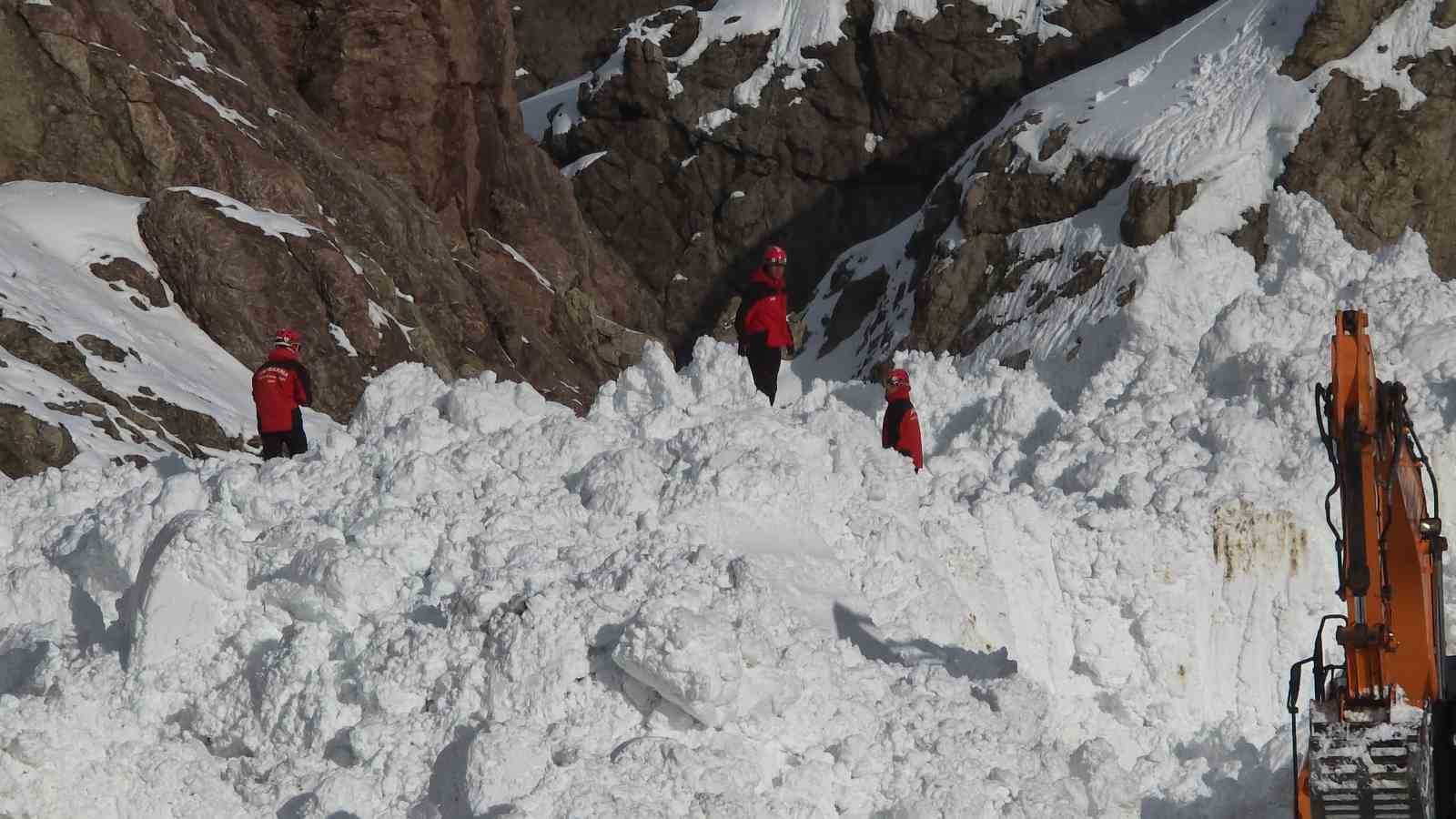 van hakkari kara yolunda cig sonrasi calismalar suruyor 6 D5tpNzKK