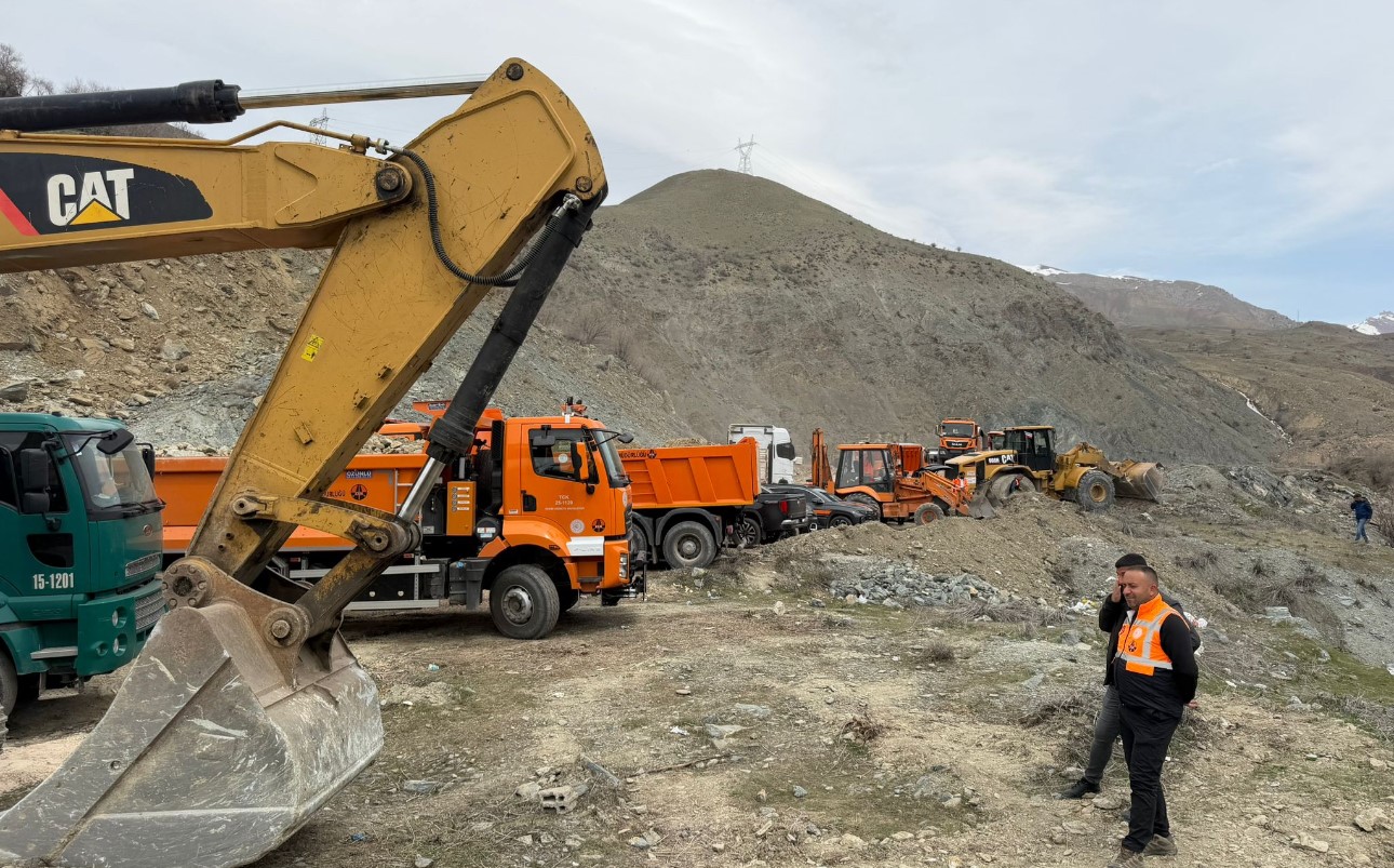 van hakkari kara yolunda heyelan riski devam ediyor 2 3SiO4W4w
