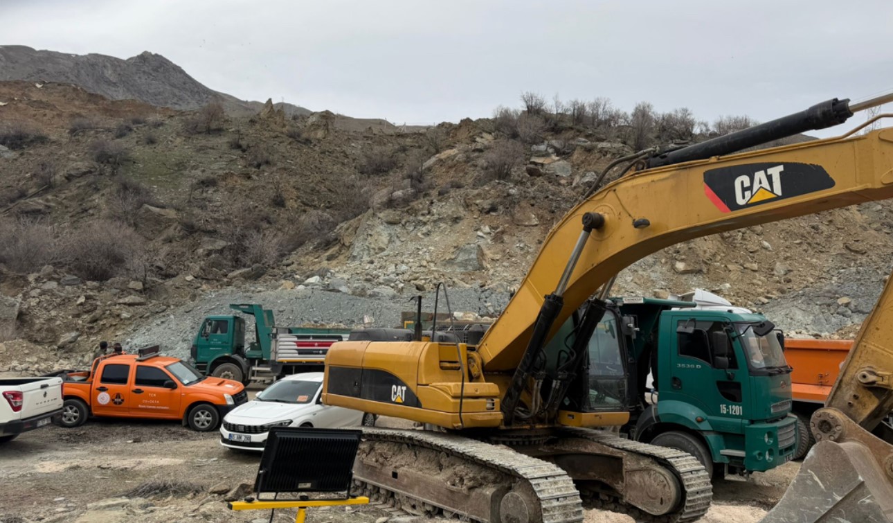 van hakkari kara yolunda heyelan riski devam ediyor 4 1Nnege5O
