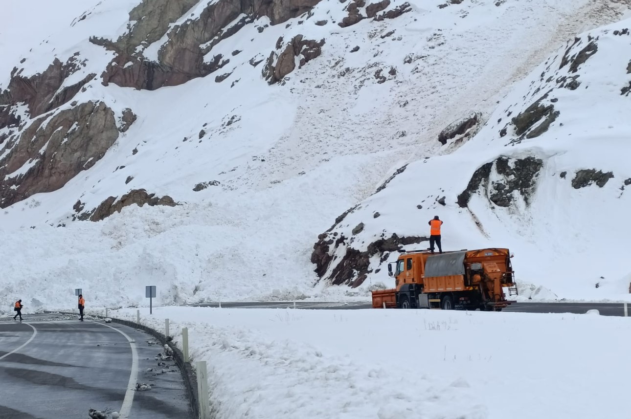 van hakkari karayolunda cig cok sayida arac mahsur kaldi 9 zqhAmJHW