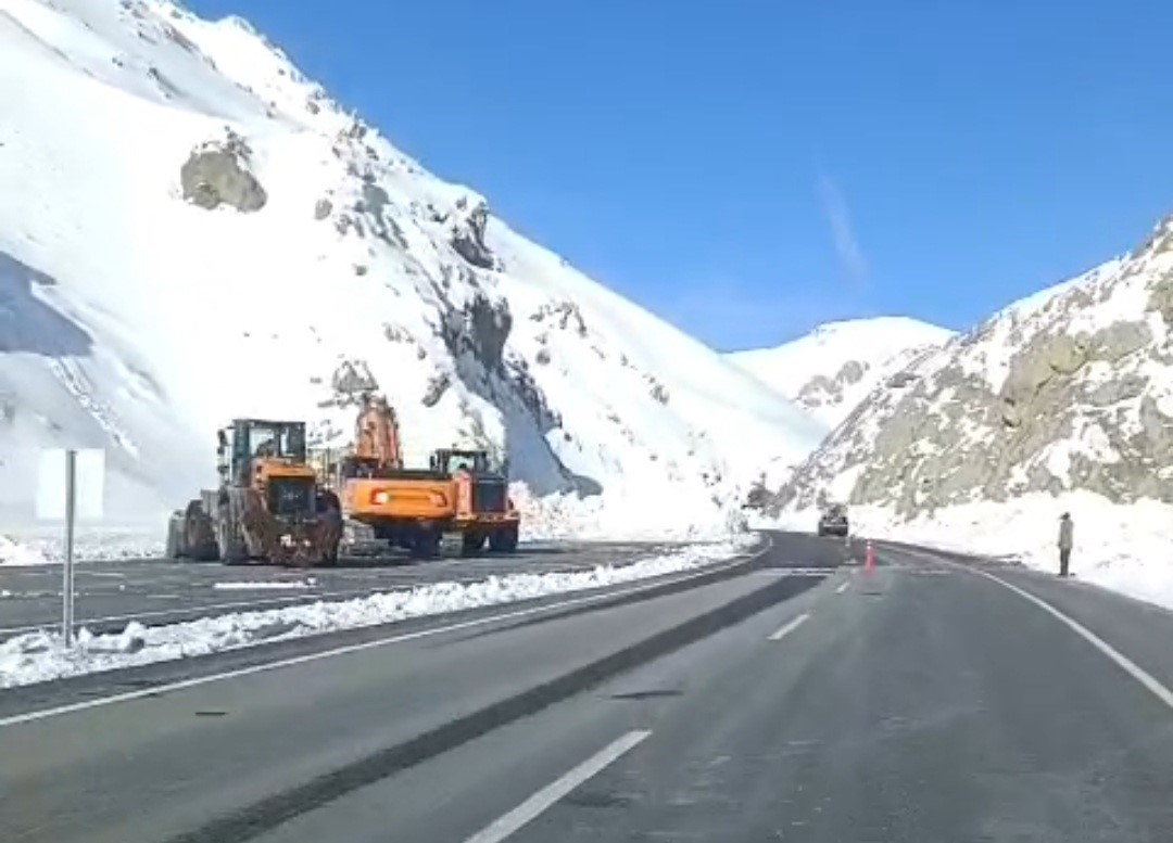 van hakkari yolu yeniden ulasima acildi 0 ucjvQXN1