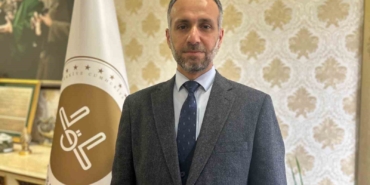 van-il-muftusu-dr-mehmet-sirri-sik-hilalin-tespitinde-yetkili-mercilerin-karari-esastir-jxIkGcmf.jpg