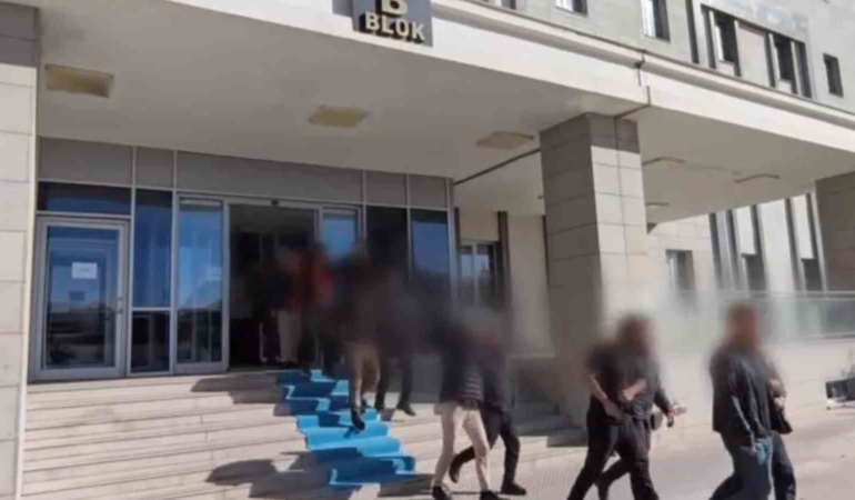 van-merkezli-9-ilde-dolandiricilik-operasyonu-26-tutuklama-uOOOZ74Z.jpg