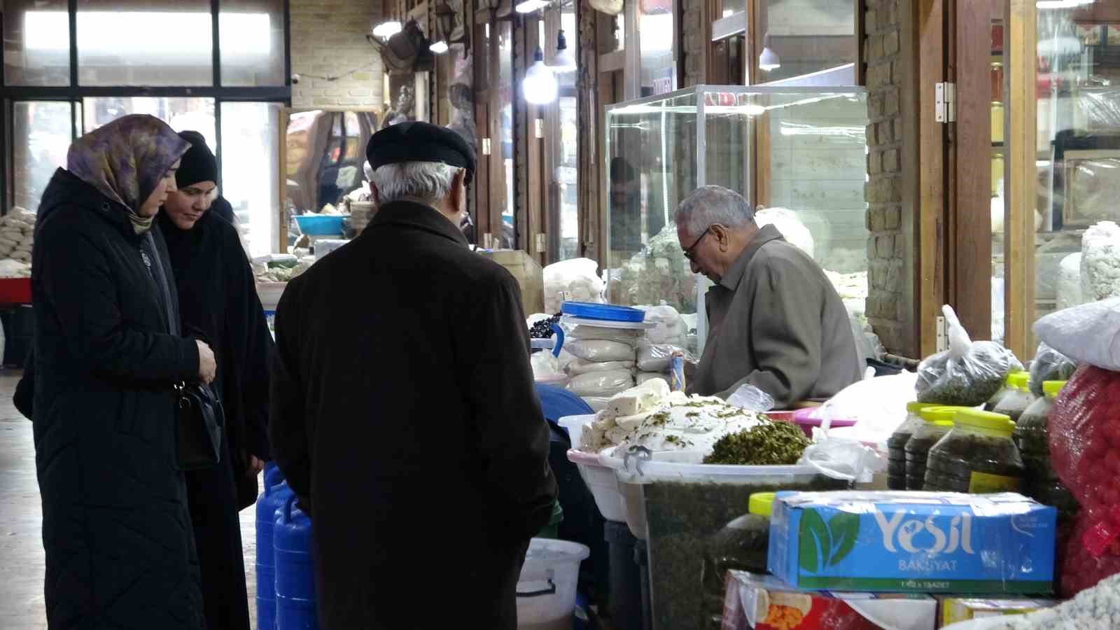van otlu peyniri hem sofralik hem hediyelik olarak tercih ediliyor 2 XHLdFa99
