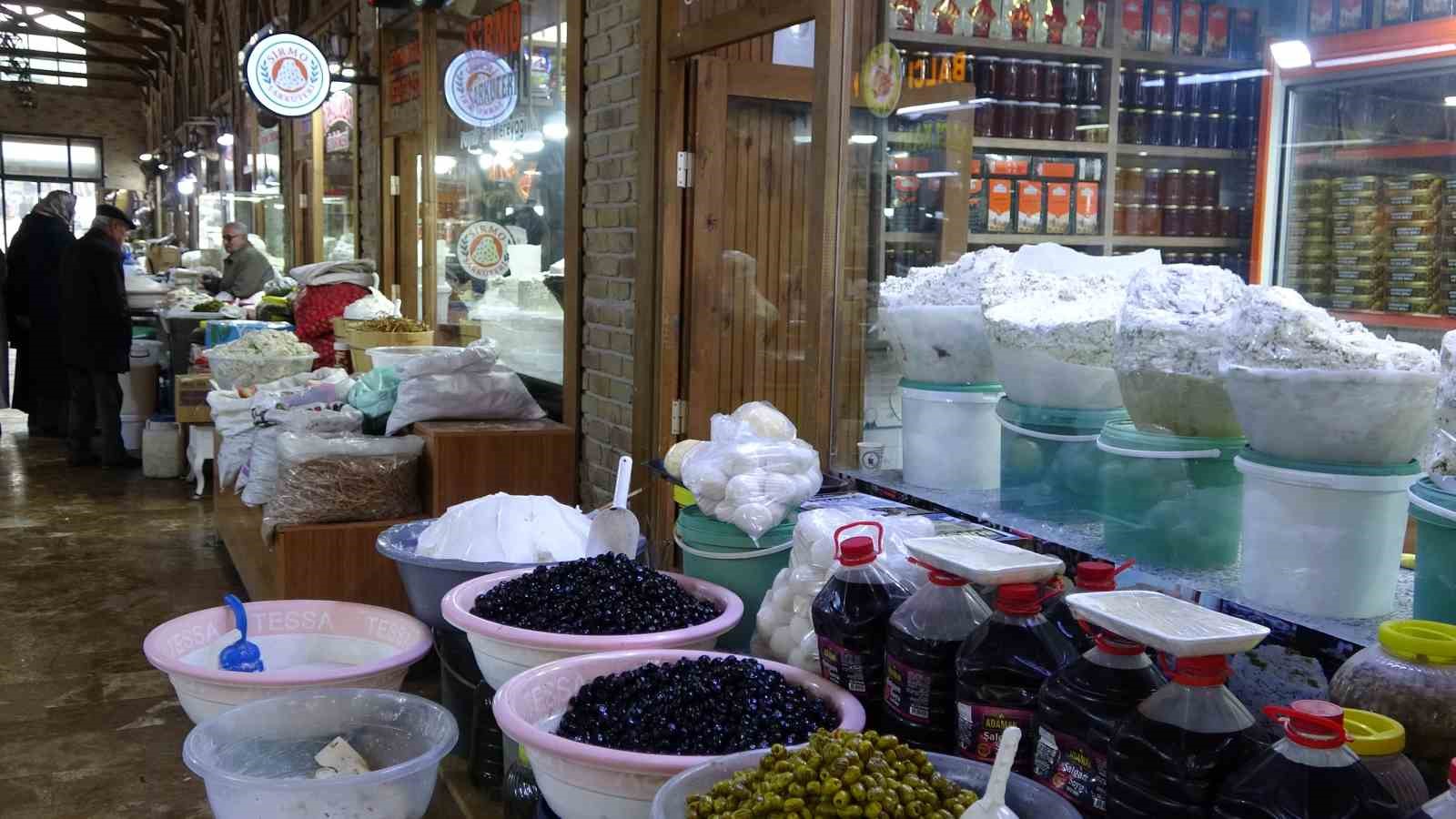 van otlu peyniri hem sofralik hem hediyelik olarak tercih ediliyor 3 rd22JI7y