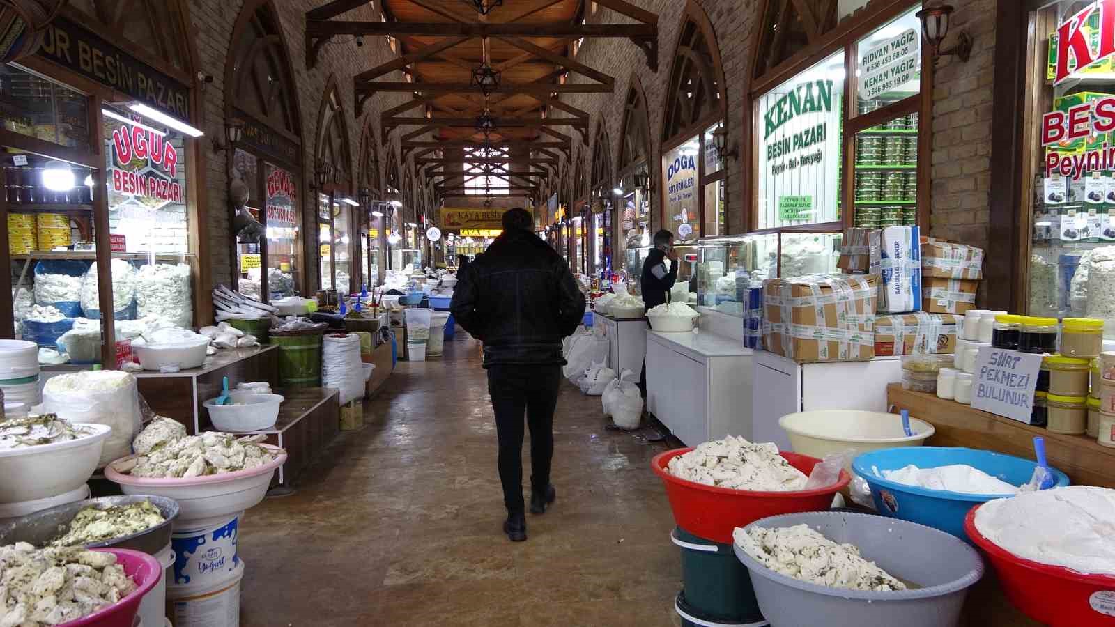 van otlu peyniri hem sofralik hem hediyelik olarak tercih ediliyor 5 OEizTaJi