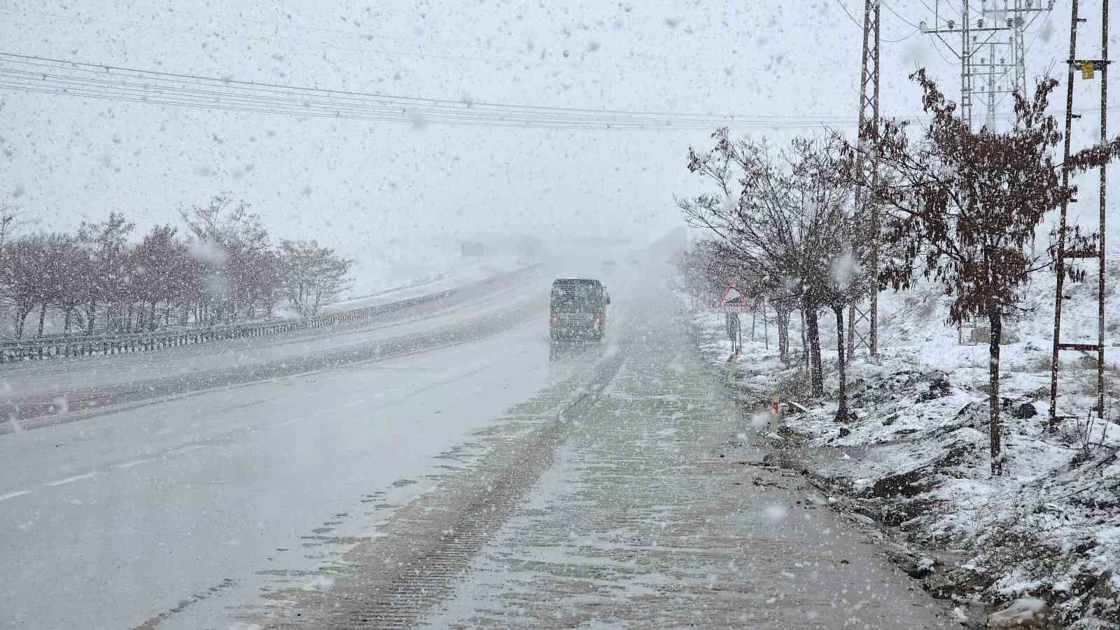 vanda 11 yerlesim yerinin yolu ulasima kapandi 3 hcEzJBPH