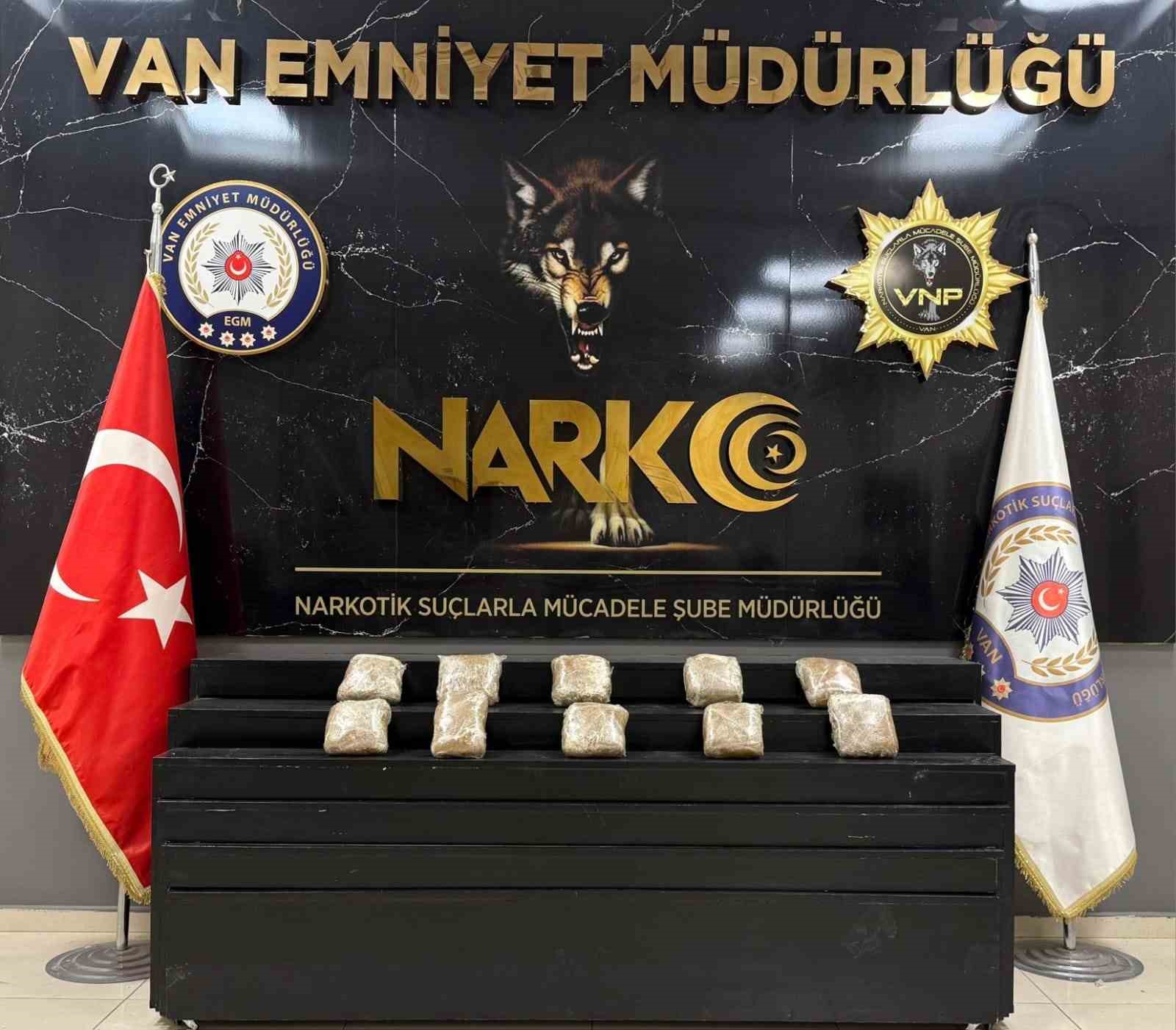 vanda 13 kilo metamfetamin ele gecirildi 0 8NJBEQXW