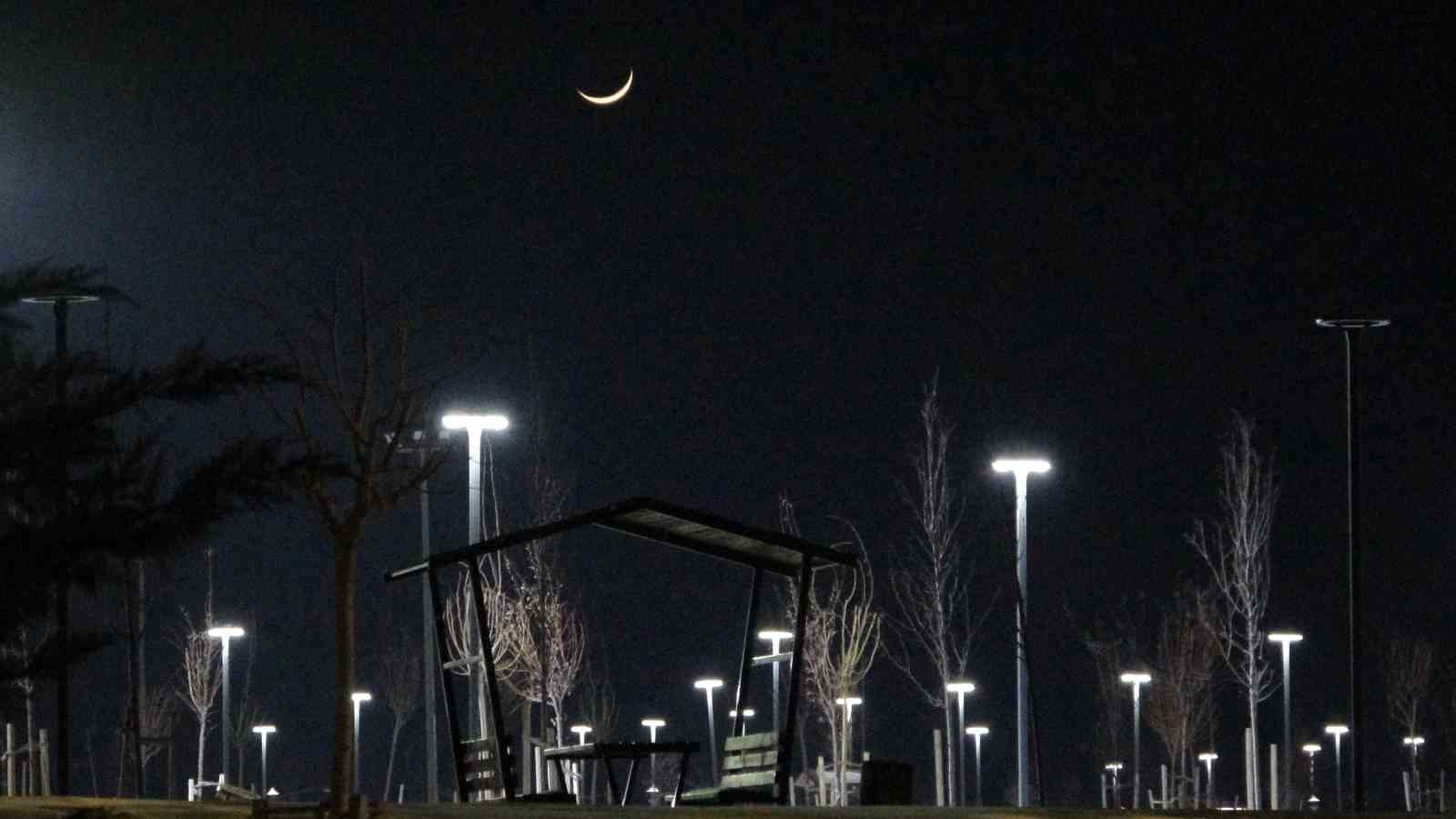 vanda 2026nin ilk hilal ay gorsel solen sundu 6 GNIigkwn