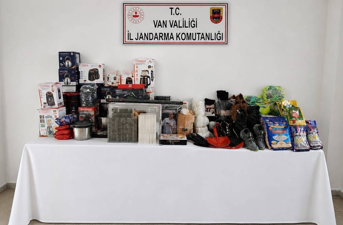 vanda 21 milyon tl degerinde gumruk kacagi malzeme ele gecirildi 1 r2kh3yKO
