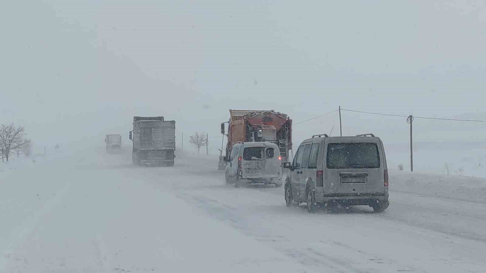 Van’da 266 yerleşim yerinin yolu kapalı 6 vanda 266 yerlesim yerinin yolu kapali 2