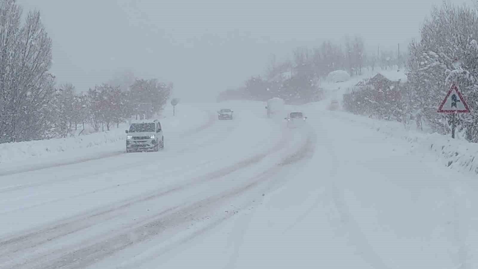 Van’da 266 yerleşim yerinin yolu kapalı 8 vanda 266 yerlesim yerinin yolu kapali 4 Bphr98AD