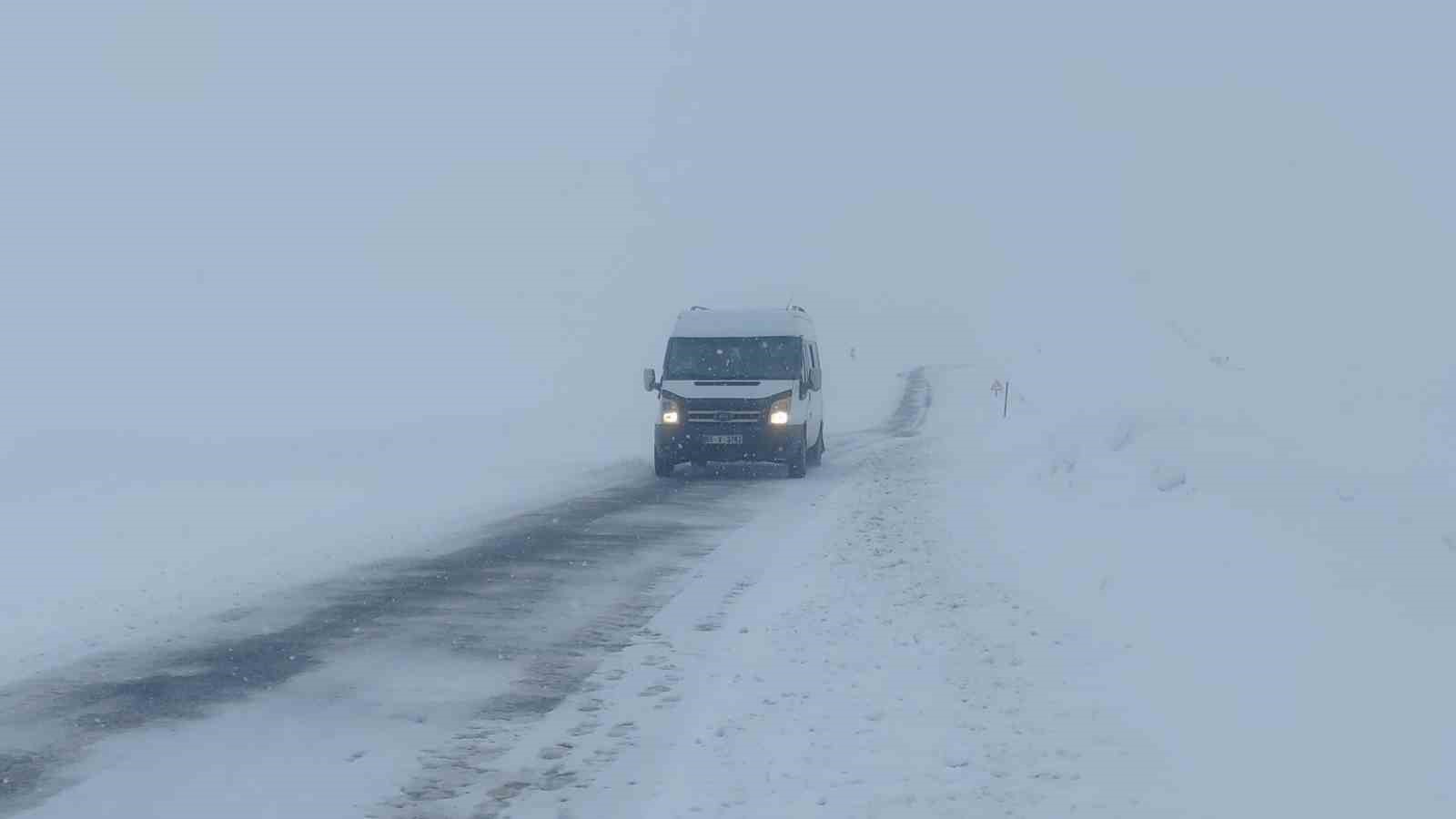 vanda 28 yerlesim yerinin yolu ulasima kapandi 2 INmgyeyb