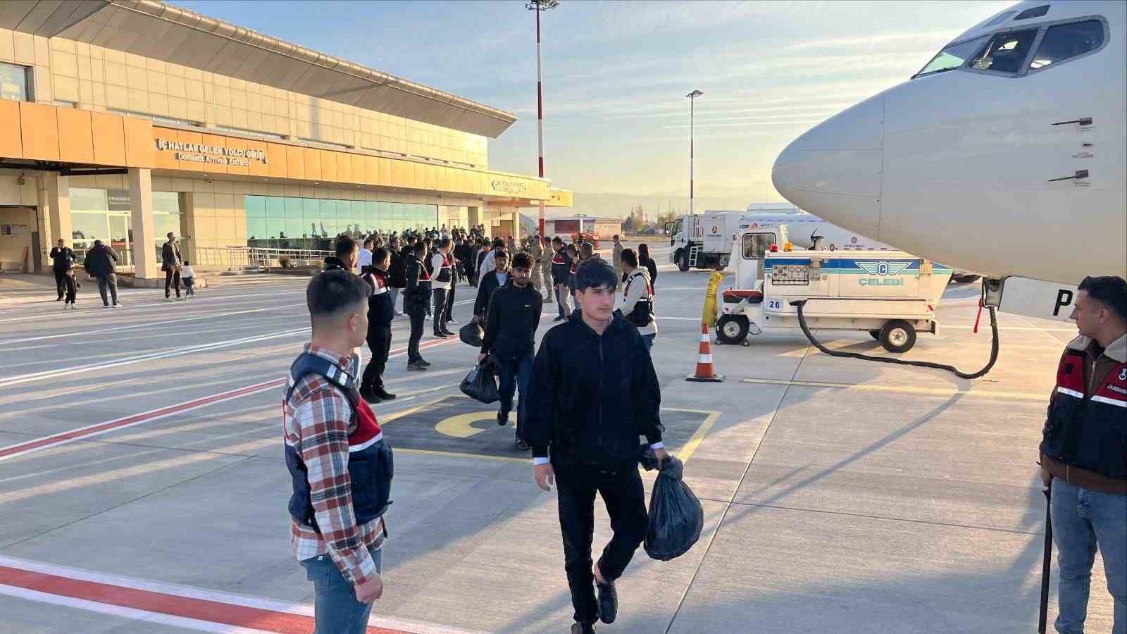 vanda 300 duzensiz gocmen ulkelerine geri gonderildi 1 FmlBcLWe