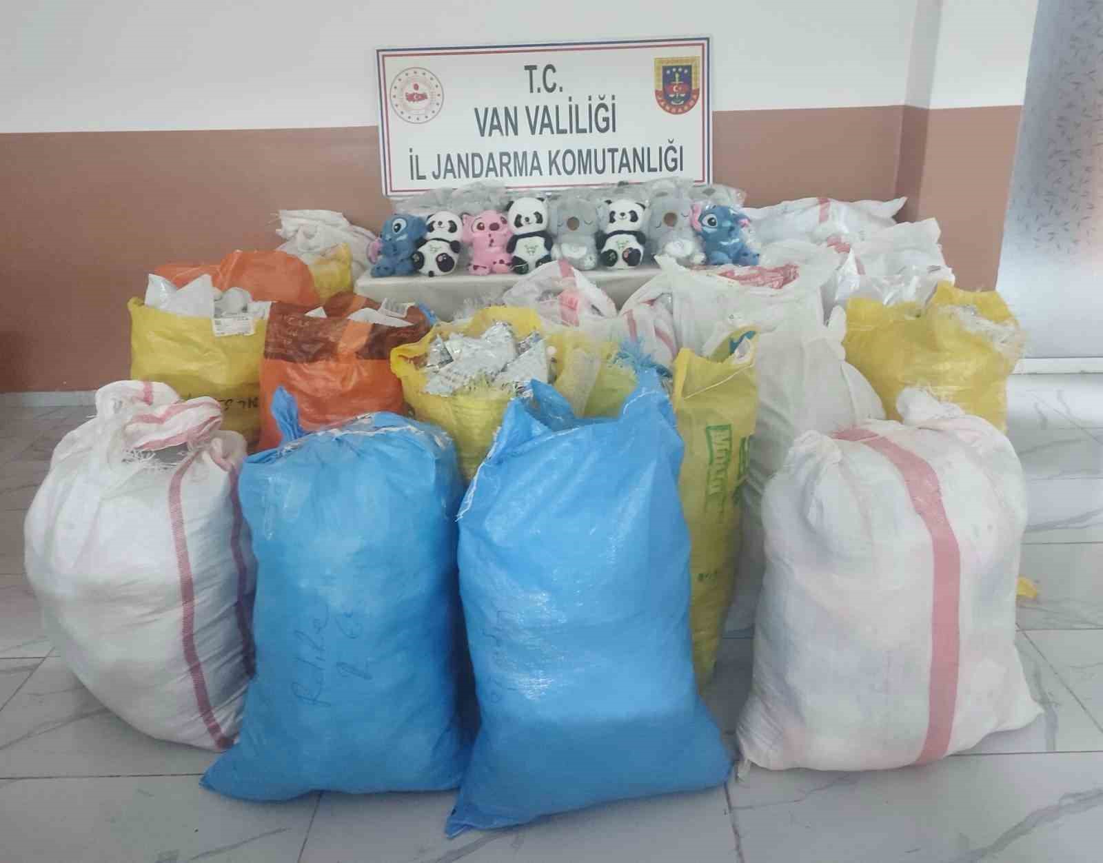 vanda 34 milyon tl degerinde kacak esya ele gecirildi 0 JNlPTeIr