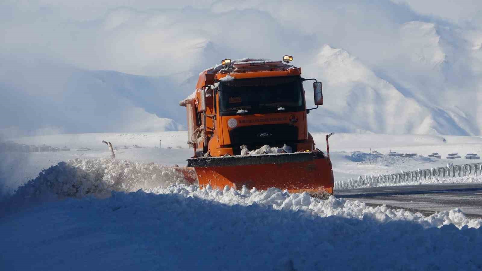 vanda 390 yerlesim yerinin yolu kardan kapandi 1 mWWqskHt