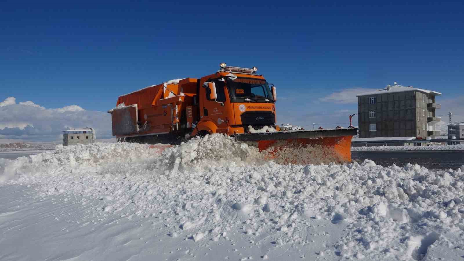 vanda 390 yerlesim yerinin yolu kardan kapandi 2 eXqqurWf