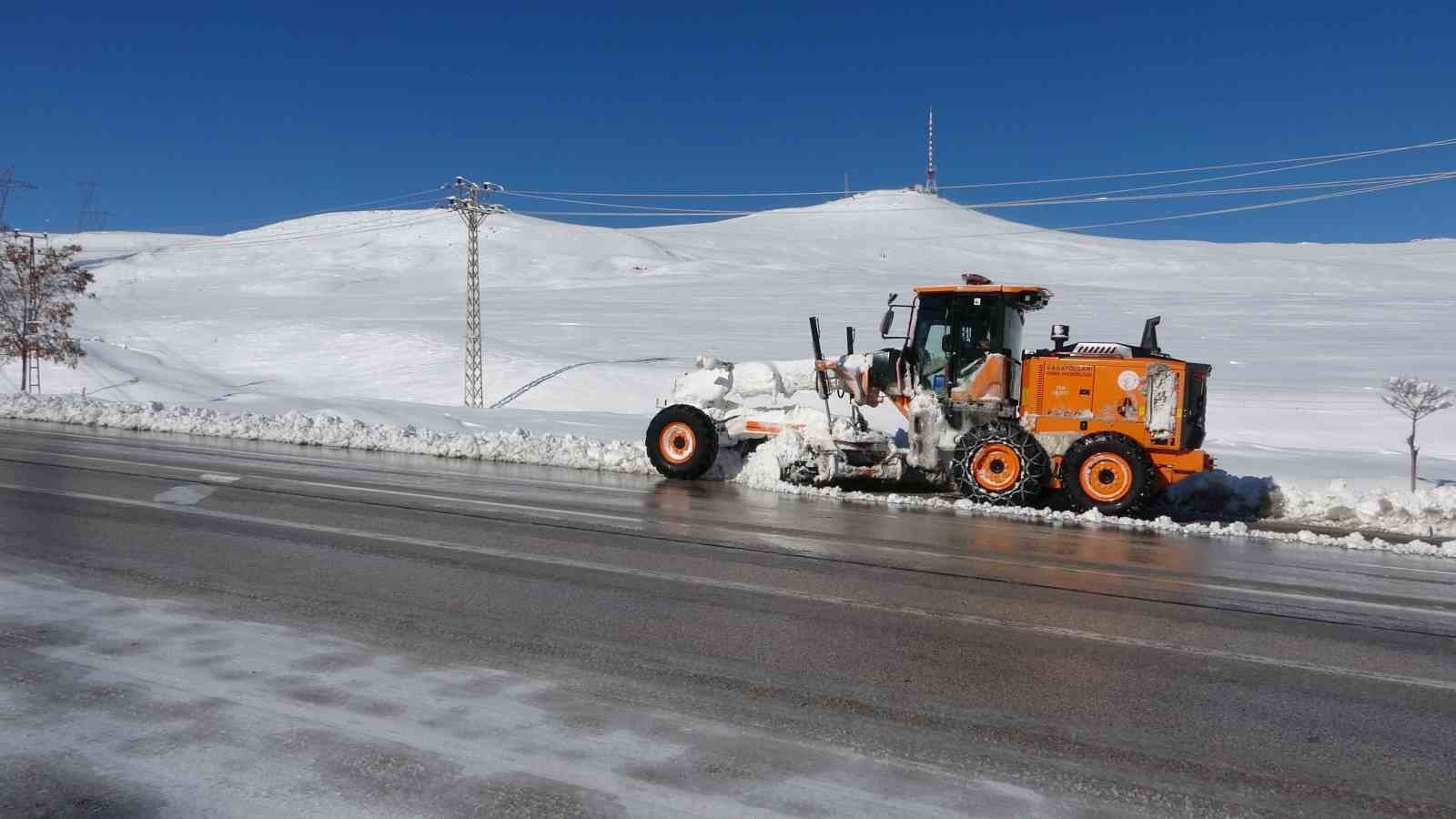 vanda 390 yerlesim yerinin yolu kardan kapandi 6 bJTbuyGc