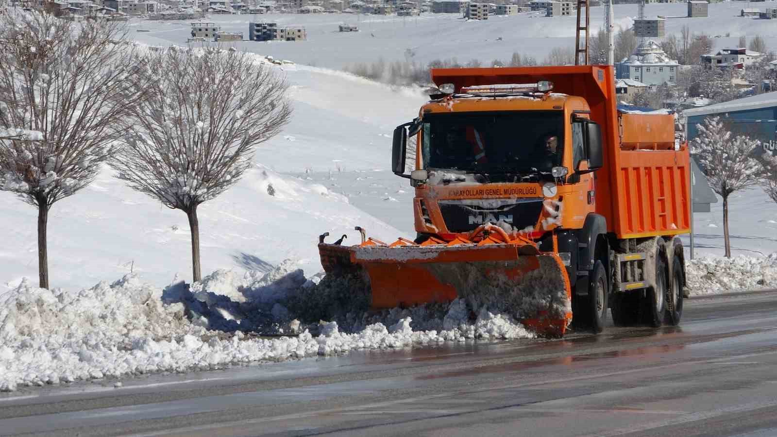 vanda 390 yerlesim yerinin yolu kardan kapandi 7 NiW5UadI