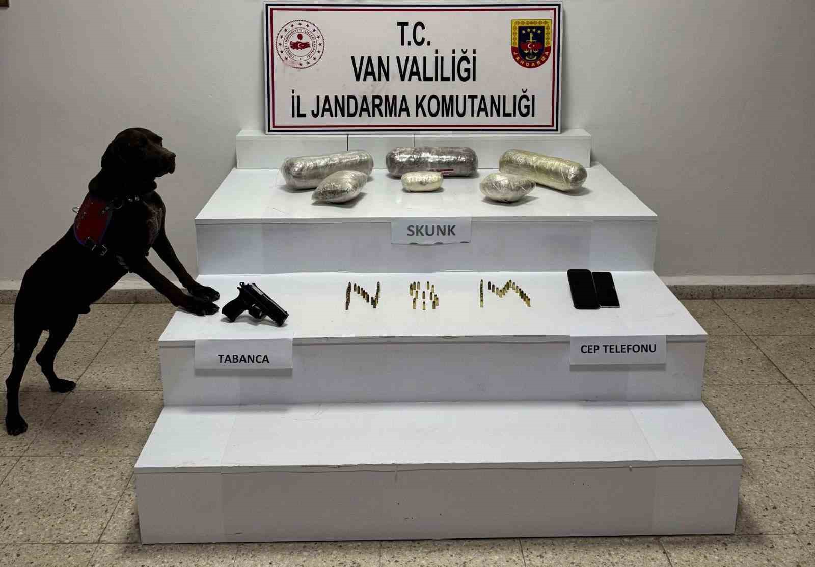 Van’da 4 kilo 311 gram skunk ele geçirildi 4 vanda 4 kilo 311 gram skunk ele gecirildi 0 c6vNuRiv