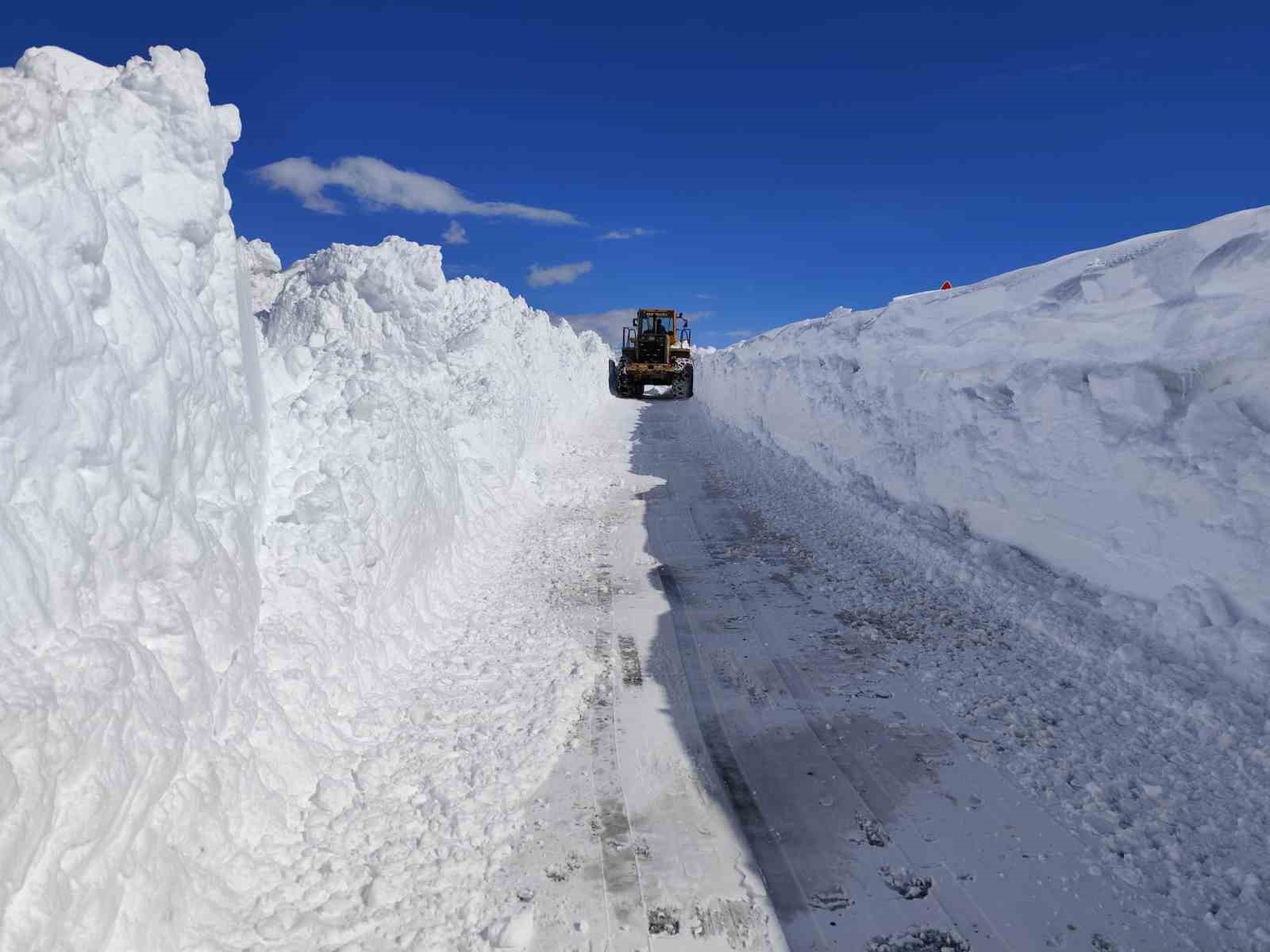 vanda 5 metreyi bulan karda yol acma calismasi 0 ypSQDv4n