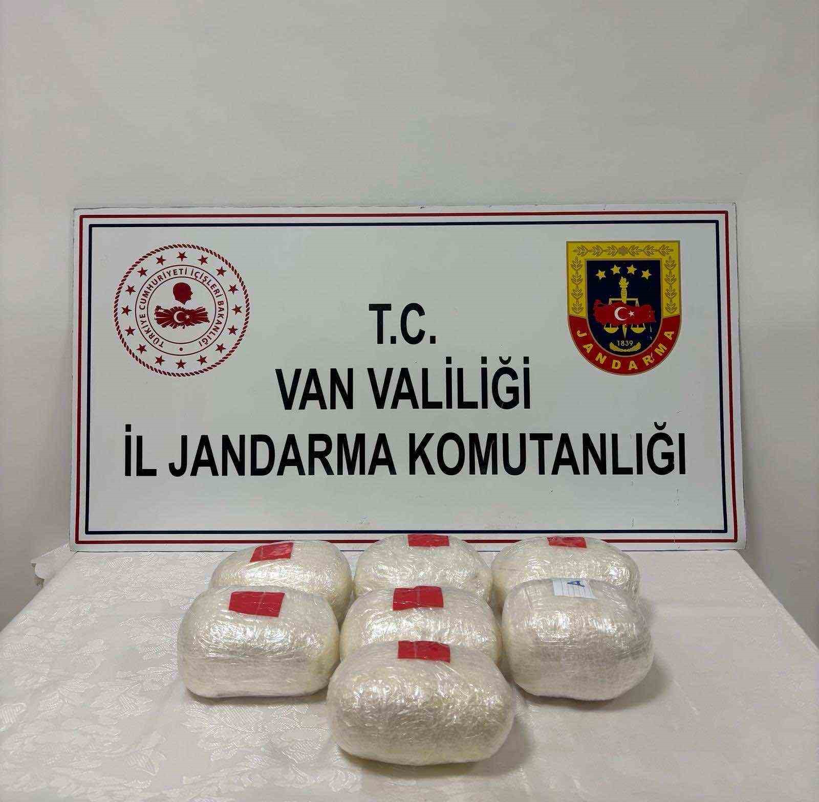 vanda 7 kilo metamfetamin ele gecirildi 0 z7RCceDC