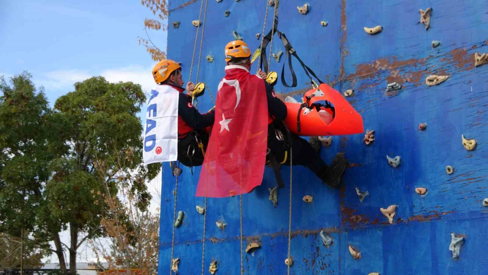 vanda 72lik depremin yil donumunde gercegi aratmayan tatbikat 3 FHSarWPM