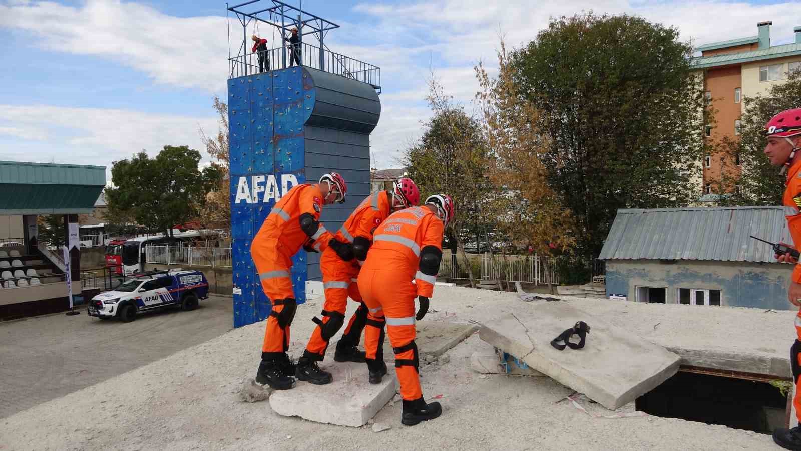 vanda 72lik depremin yil donumunde gercegi aratmayan tatbikat 4