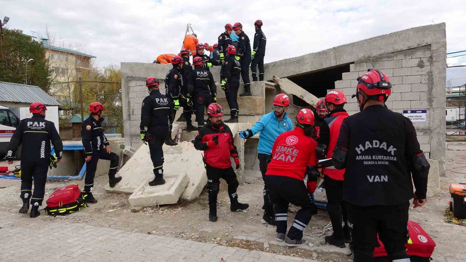 vanda 72lik depremin yil donumunde gercegi aratmayan tatbikat 7 zW9rGAV7