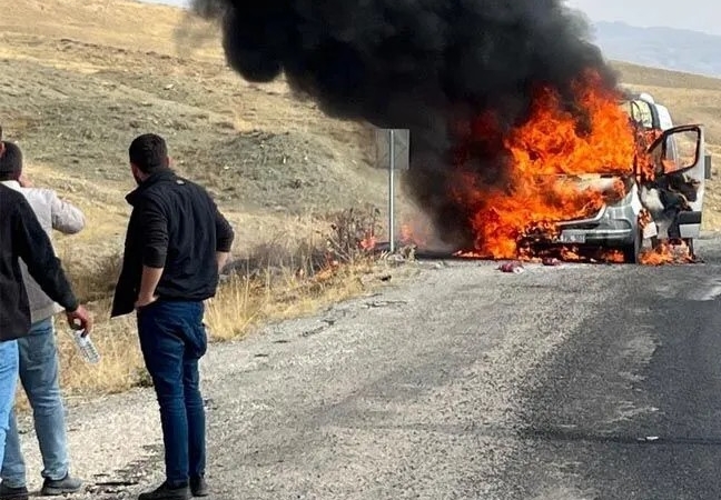 vanda-alev-alan-minibus-kullanilamaz-hale-geldi-O4viCMKU.jpg