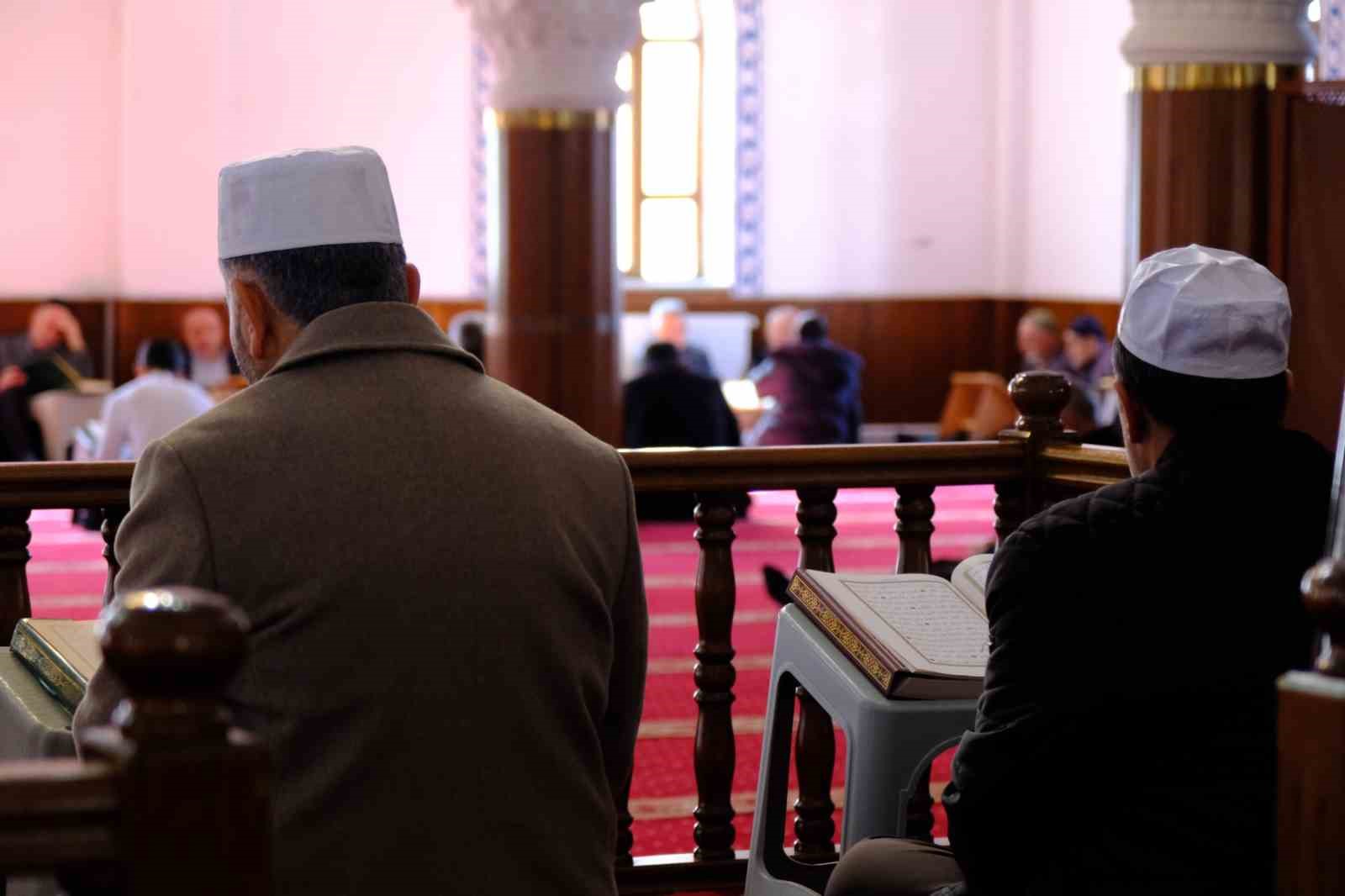 vanda asirlik mukabele gelenegi manevi atmosferde devam ediyor 1 shO75vW5