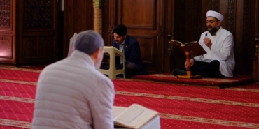 vanda-asirlik-mukabele-gelenegi-manevi-atmosferde-devam-ediyor-aAqFaEc5.jpg