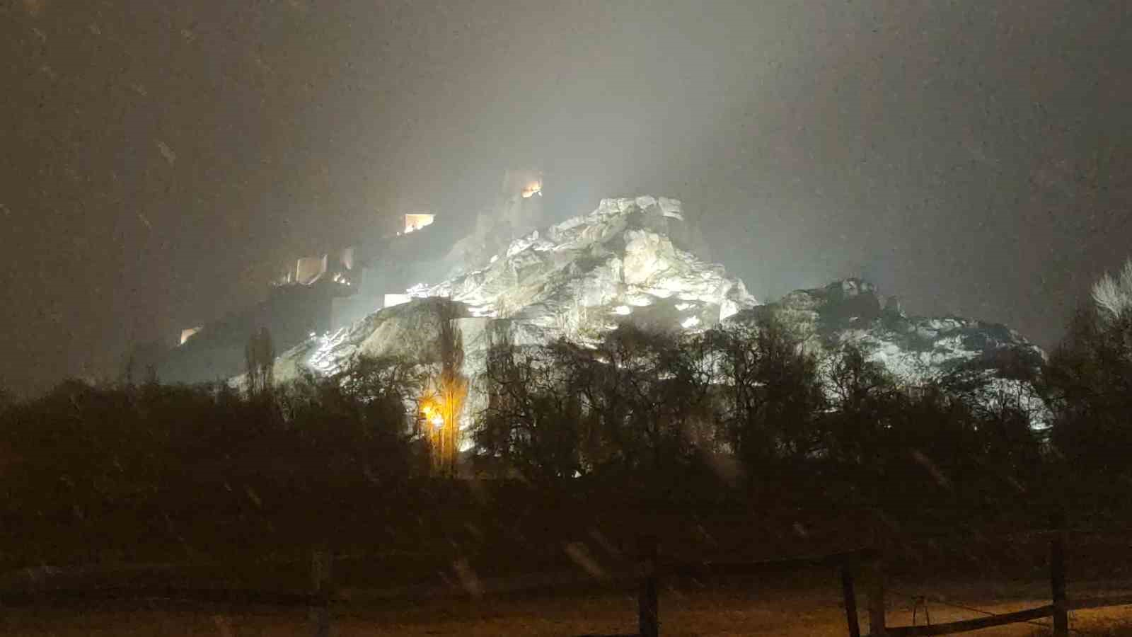 vanda beklenen kar geldi kent merkezi beyaza burundu 0 GfuHApqn