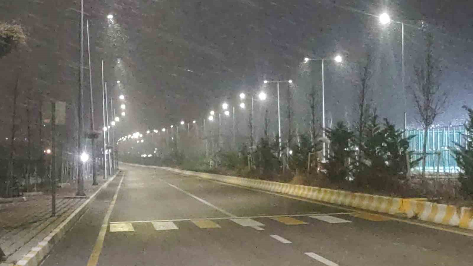 vanda beklenen kar geldi kent merkezi beyaza burundu 1 LEResA53