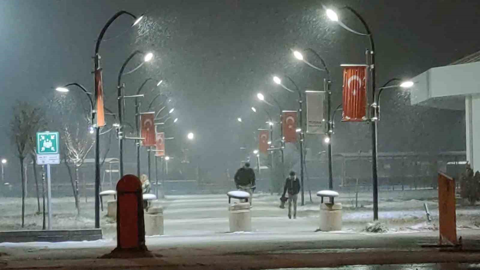 vanda beklenen kar geldi kent merkezi beyaza burundu 13 e8VviWEd
