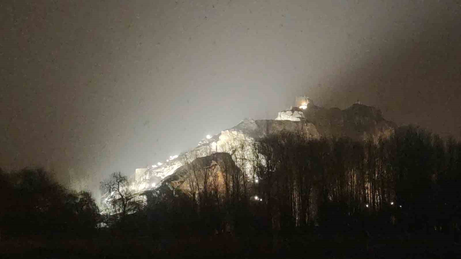 vanda beklenen kar geldi kent merkezi beyaza burundu 2 al3MhMTI