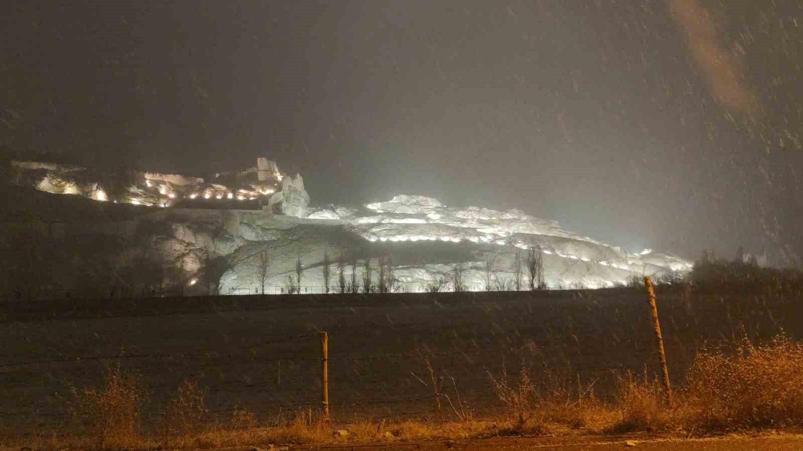 vanda beklenen kar geldi kent merkezi beyaza burundu 6 fkiUXAXk