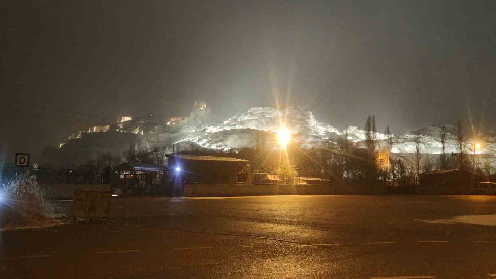 vanda beklenen kar geldi kent merkezi beyaza burundu 8