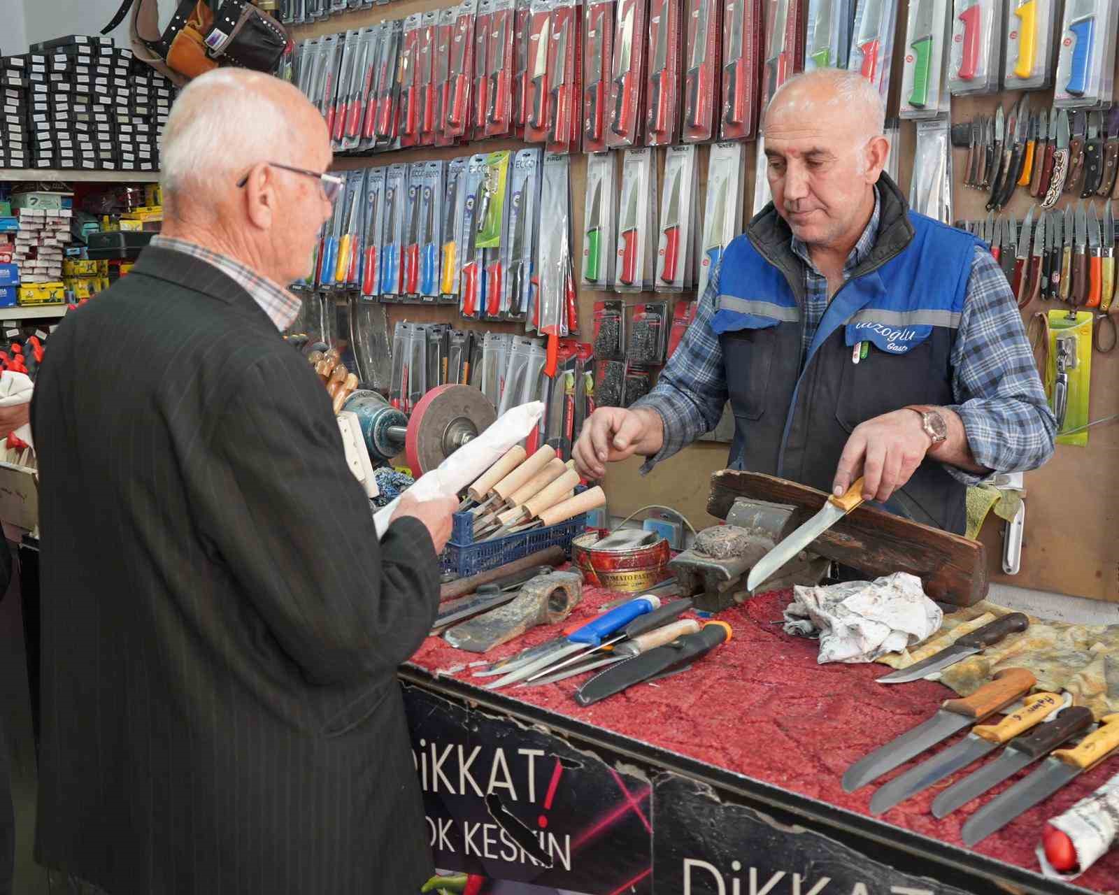 vanda bicak bileme ustalarinin yogun bayram mesaisi 6 ijCqQFJC