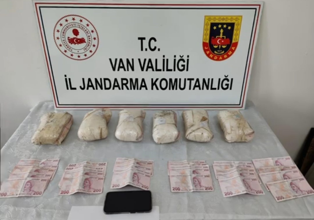 vanda bir ayda 224 kilo uyusturucu ele gecirildi 2 OeyYQS7t
