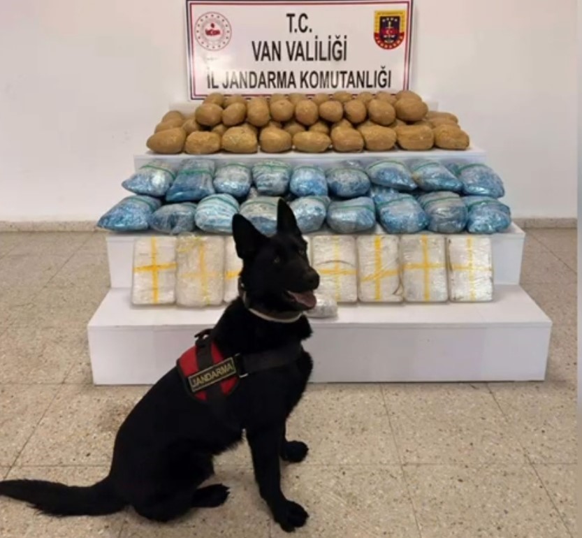 vanda bir ayda 224 kilo uyusturucu ele gecirildi 5 khTRThJj