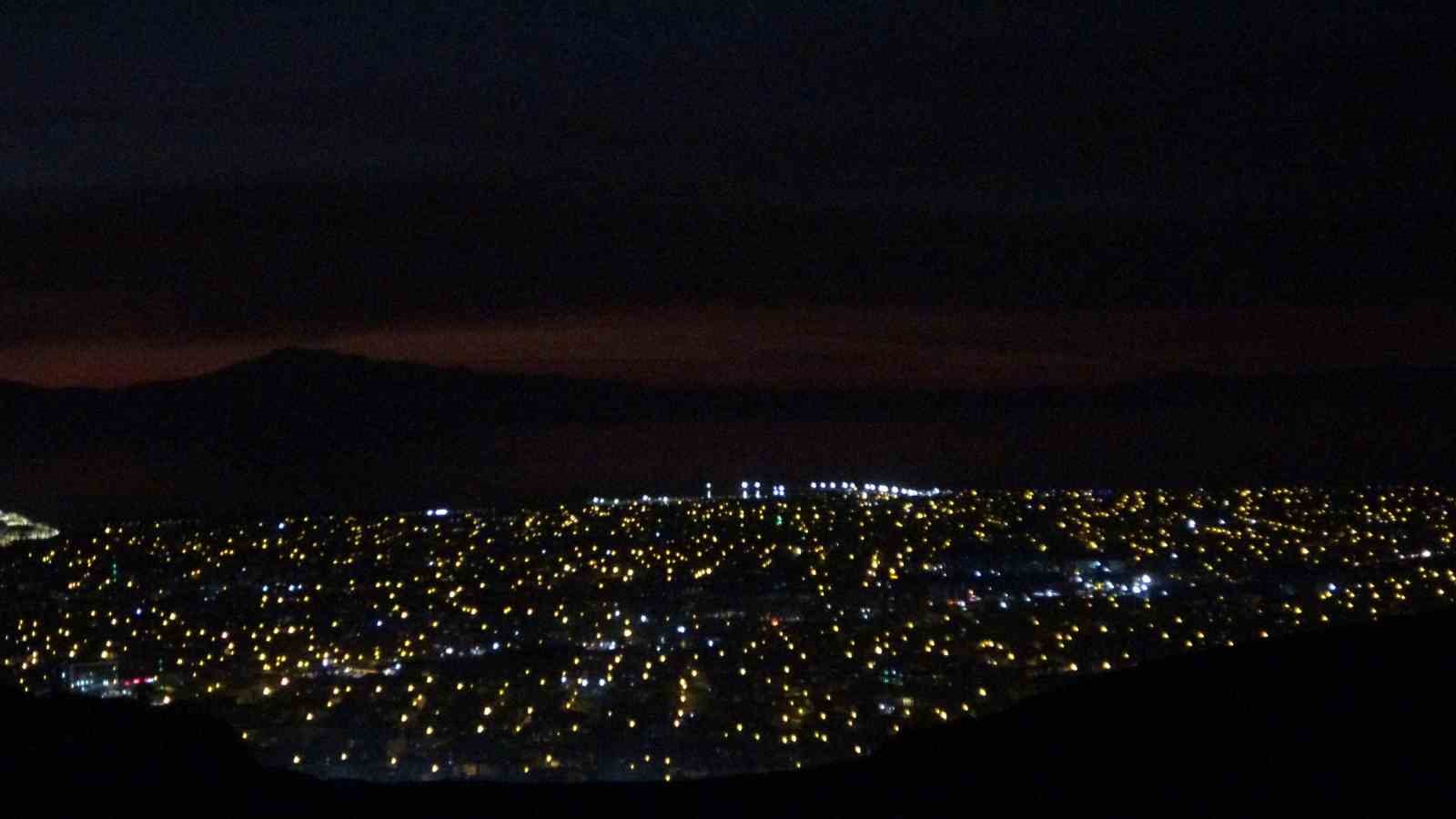 vanda buyuleyici gunbatimi gokyuzu kizila boyandi kartpostallik manzaralar ortaya cikti 11 snRHQI25