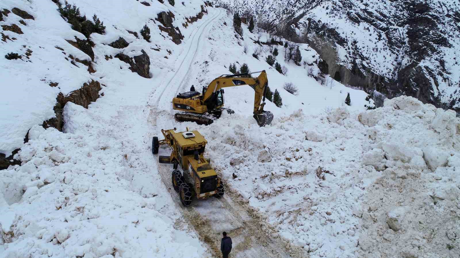 vanda cig dusen yol ulasima acildi 0 mJvdZelT