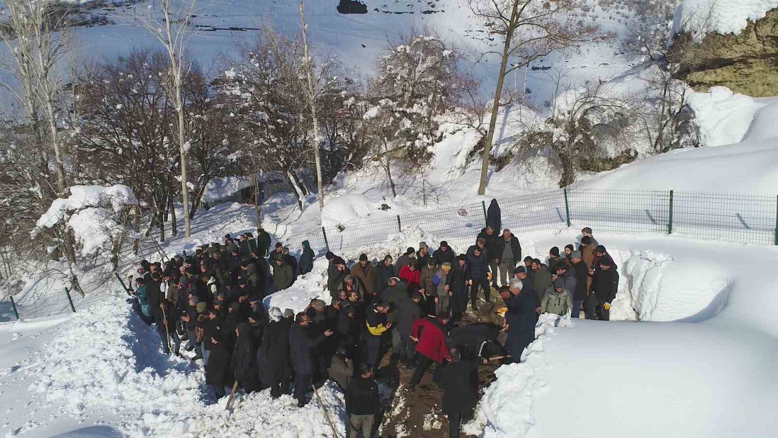 vanda cig felaketinde hayatini kaybeden kadin son yolculuguna ugurlandi 1 yGudpjFt