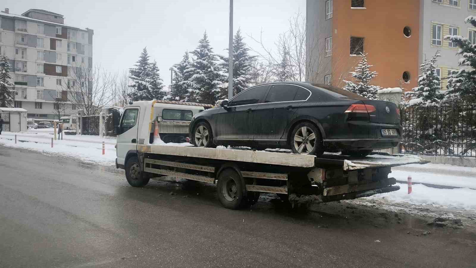 vanda dem partili belediye baskaninin resmi aracina haciz 1 63meDJTt