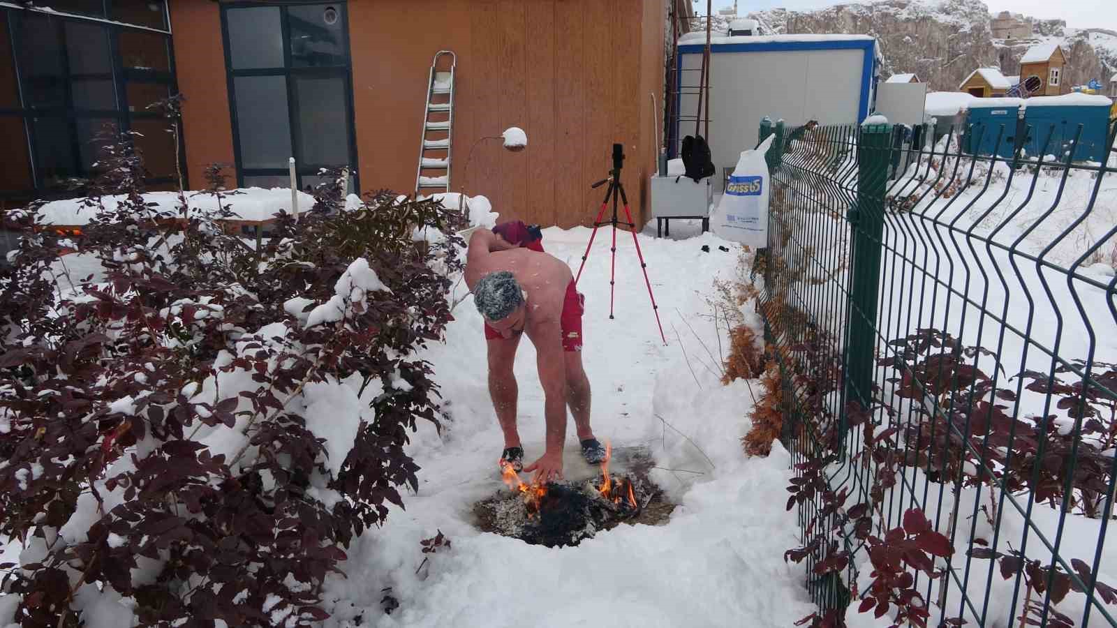 vanda eksi 8 derecede kar banyosu yapti 2 iqrD2aHA
