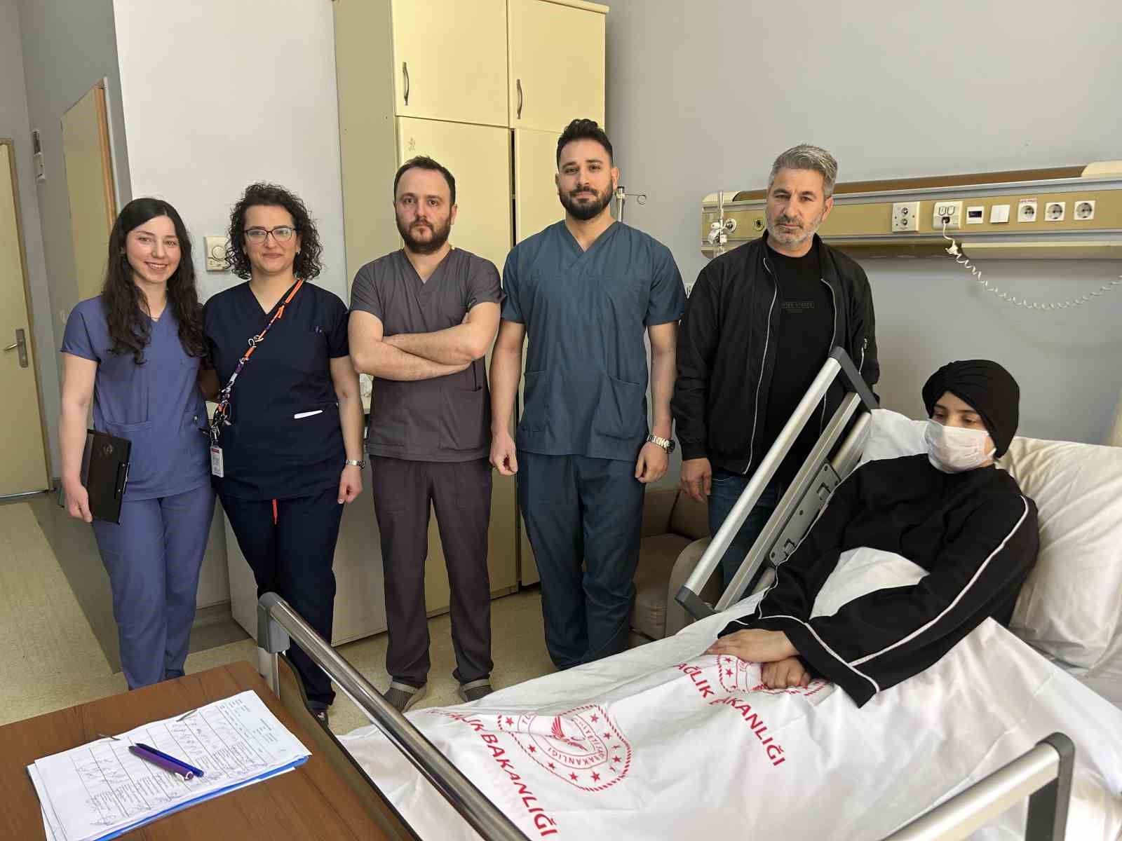 vanda gebe anneye ayni anda hem sezaryen hem beyin ameliyati yapildi 1 dU5iyC4Y