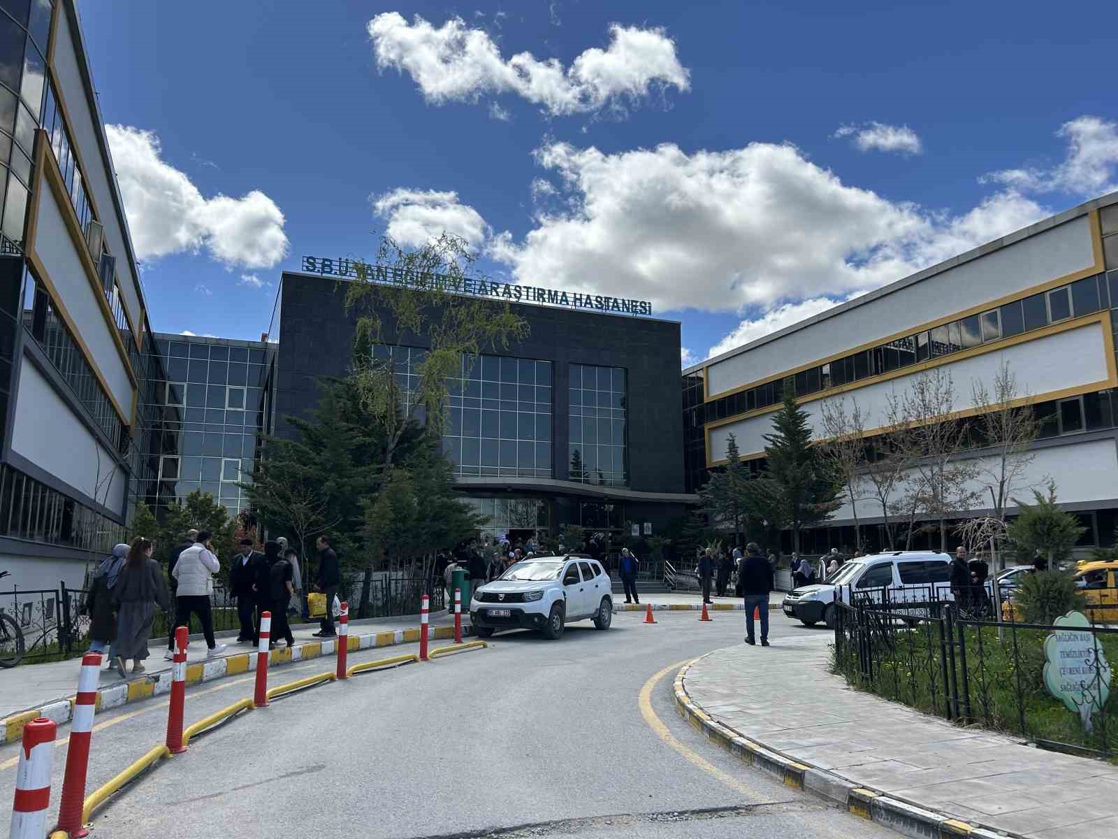 vanda gebe anneye ayni anda hem sezaryen hem beyin ameliyati yapildi 6 8mrL4nIC